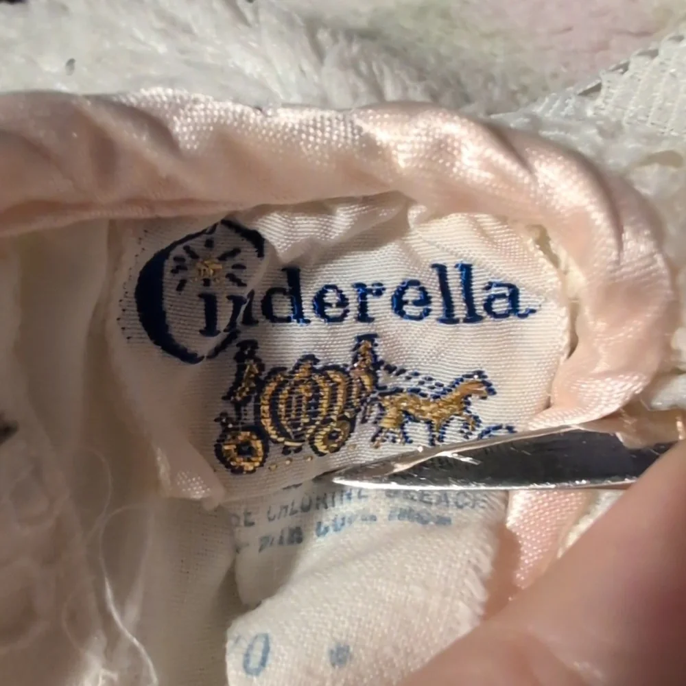 80s Vintage Cinderella union made white Lace Ruffle Satin‎ Girls dress size 5